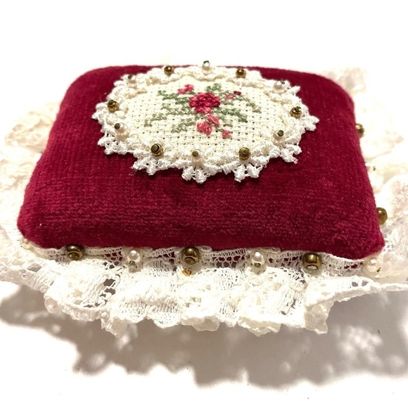 Vintage Katherine Fisher Handmade Embroidered Victorian-style Velvet Pin Cushion - Picture 5 of 12